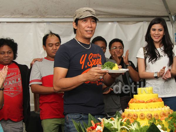 Suasana Syukuran Lenong Rempong Trans7