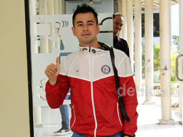 Gaya Sporty Raffi Ahmad