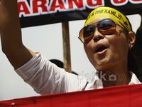 Pramugari Cantik Merpati Tuntut Gaji dan THR