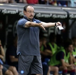 Benitez Sebut Napoli Belum Selesai Berburu Pemain