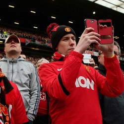 MU Larang Suporter Bawa Tablet ke Old Trafford