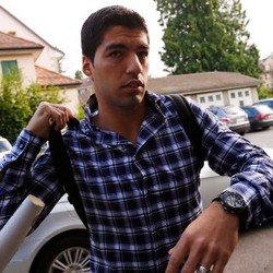 Iniesta: Suarez Mati-matian Ingin Segera Main Lagi