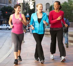 Ingin Langsing dengan Jalan Kaki? Ini Caranya