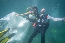 Ketika Pasangan Hobi Menyelam Gelar Pernikahan di Bawah Laut