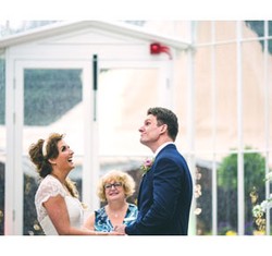 Foto: Seperti Ini Suasana Pernikahan Pasangan yang Tiba-tiba Terkena Banjir