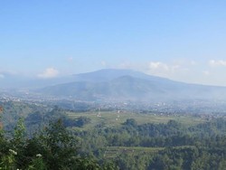 Tempat Selfie Favorit di Bandung Diberi Nama Tebing Karaton, Apa Artinya?
