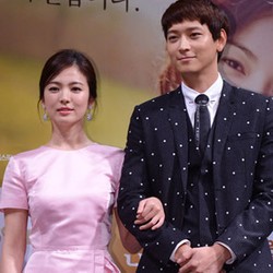 Kang Dong Won Sebut Song Hye Kyo Aktris Paling Jago Mengumpat
