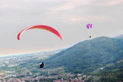Seru & Menantang, Main Paralayang di Malang
