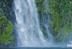 Inikah Air Terjun Ala Negeri Dongeng di Selandia Baru?