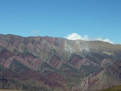 Keajaiban Alam, Ada Gunung Berwarna Pelangi di Argentina