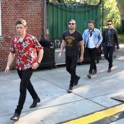 Kings of Leon Cuti Dua Minggu untuk Kesembuhan Sang Drummer