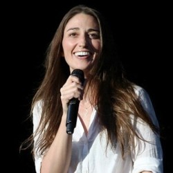 Sara Bareilles Dedikasikan Lagu Untuk Robin Williams