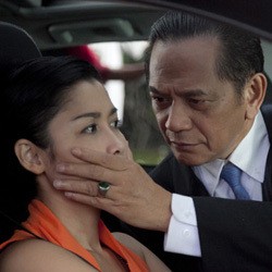 Dalam Negeri Tanpa Telinga, Ray Sahetapi Senang Dikelilingi Wanita Cantik