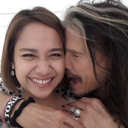 BCL Pamer Foto Melayat Robin Williams dan Dipeluk Steven Tyler