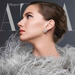Aih, Cantiknya Cucu Audrey Hepburn Jadi Model Sampul Majalah