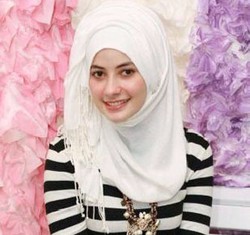 Hijab Hunt 2014: Mouzalina, Si Cantik Berdarah Arab-Turki