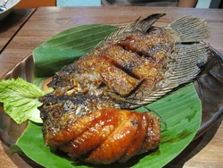 Aroma Pondok Sunda: Tergoda Gurame Bakar dan Cah Kangkung yang Pedas Menggoda