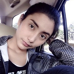 Selfie, Tyas Mirasih Pamer Wajah Tanpa Make-up