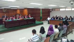 Istri Nazar: Suami Saya Bekerja untuk Anas di Politik dan Perusahaan