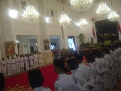 Kelelahan Saat SBY Pidato, Anggota Paskibraka Dipapah Keluar Barisan