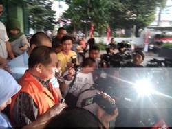 Kasus Dana Bansos Bandung, KPK Tahan Eks Hakim Ramlan Comel