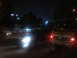 Ada Kabel Listrik Terjuntai, Lalin Jl Tendean ke Arah Blok M Padat