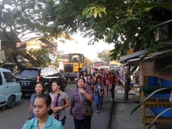 Kendaraan yang Uji Kir Mengular Hingga ke Jalan, Macet Panjang di Jl Cakung Cilincing