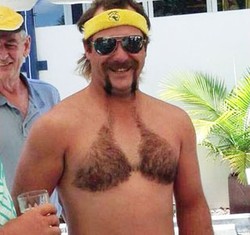 Pria Cukur Bulu Dada Jadi Bentuk Bikini Mulai Tren di Instagram