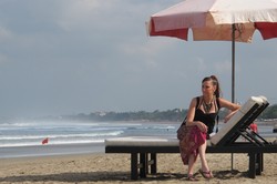 6 Pantai Seksi untuk Para Cowok Jomblo