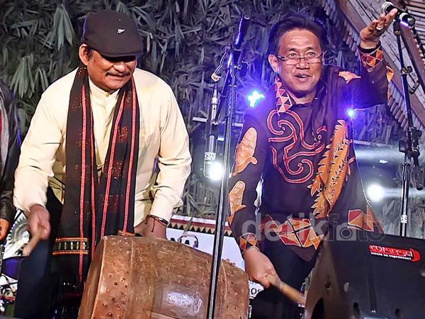Tutup TIF 2014, Bupati Toraja Utara Ikut Bergoyang