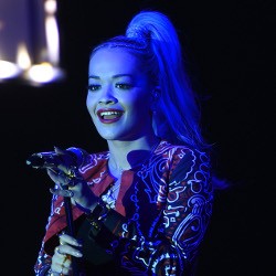 Dilarang Bawakan Lagu Calvin Harris, Rita Ora Batal Tampil di Teen Choice Awards 2014