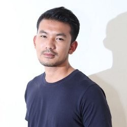 Begini Gaya Santai Rio Dewanto