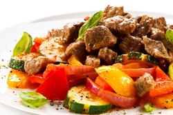 Benarkah Makan Daging Anjing Bisa Bikin Badan Terasa Panas?