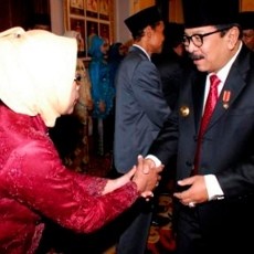 149 PNS Pemprov Jatim Terima Satya Lencana Karya Satya