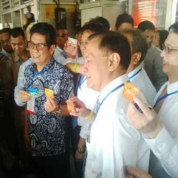 Agus Marto dan Bos Bank Ajak Masyarakat Tak Pakai Uang Tunai di TransJ