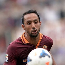 Benatia Isyaratkan Bertahan di Roma
