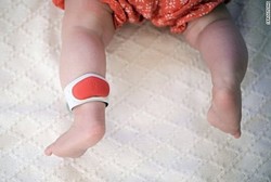 Dengan Gelang Ini, Orang Tua Tak Perlu Khawatir Tinggalkan Bayinya Sementara