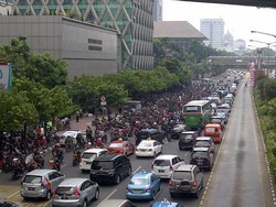 Sejumlah Ormas Demo di Kemenag, Lalin di Jl MH Thamrin Tersendat