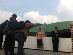 Begini Pose Anggota DPR Foto di Gedung Kura-kura Usai Pidato SBY