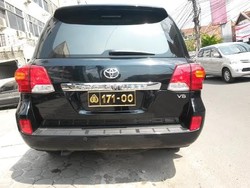 Ada Land Cruiser V8 Berpelat Polisi, Apakah ini Mobil Dinas Polri?