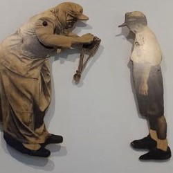 Menggambar Sejarah di Atas Kayu ala Seniman Bandung