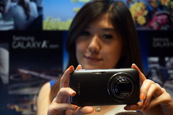 Galaxy K Zoom: Si Bongsor dengan Lensa Sapu Jagat