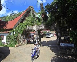 Uji Nyali di Kuburan dalam Gua Toraja, Berani?