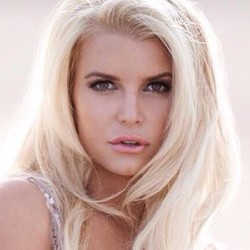 Jessica Simpson Seksi di Iklan Parfum Terbaru