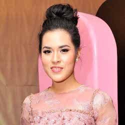 Waktu Kecil, Raisa Selalu Menyanyi di Panggung 17-an