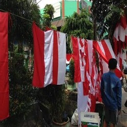 Pedagang Bendera Bisa Raup Untung Rp 500.000/Hari