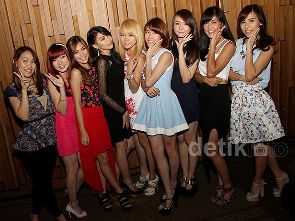 Manisnya Cherrybelle Tampil Feminin