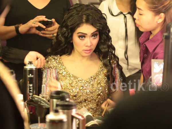 Suasana di Belakang Panggung Konser Perjalanan Cinta Syahrini
