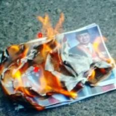 Pendemo Tuntut Pilpres Diulang Bakar Foto SBY dan Ketua KPU