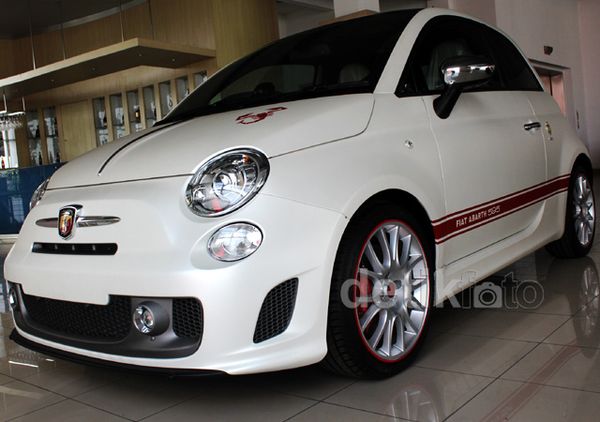 Supercar Kecil Abarth 595 Edisi Ultah 50 Tahun